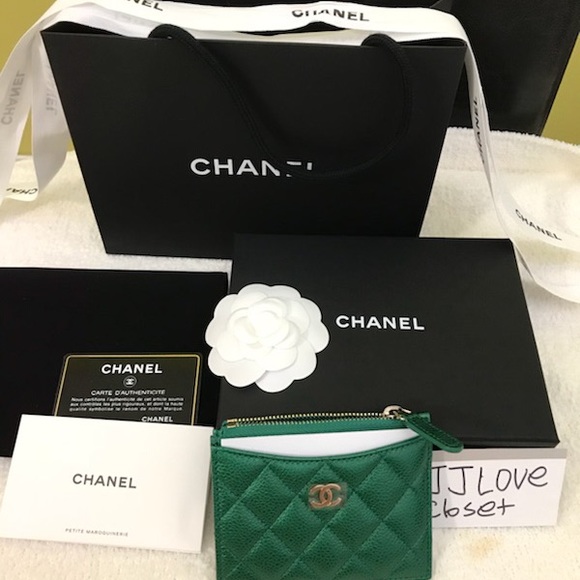 Brand New Authentic Chanel 18S Green Card Holder. - Picture 1 of 5